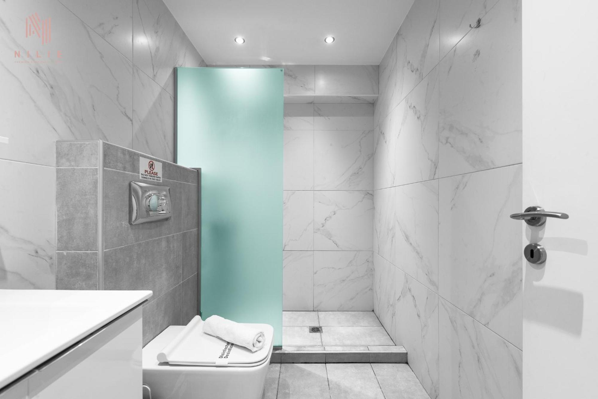 Civilian , Nilie Hospitality Mgmt Apartment *
