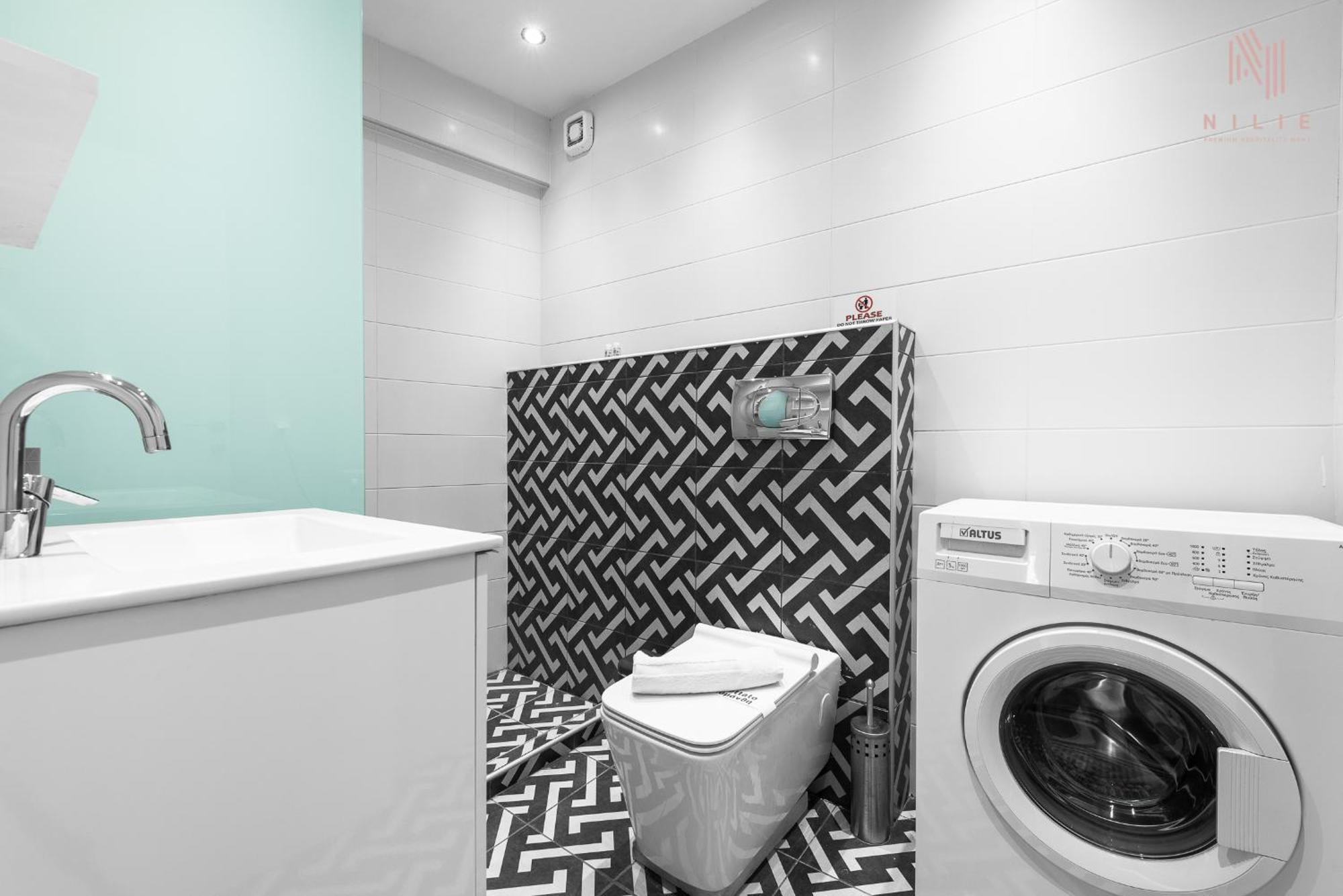 Civilian , Nilie Hospitality Mgmt Apartment *